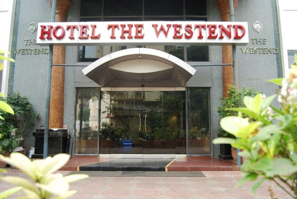 Hotel The Westend Ahmedabad Bagian luar foto