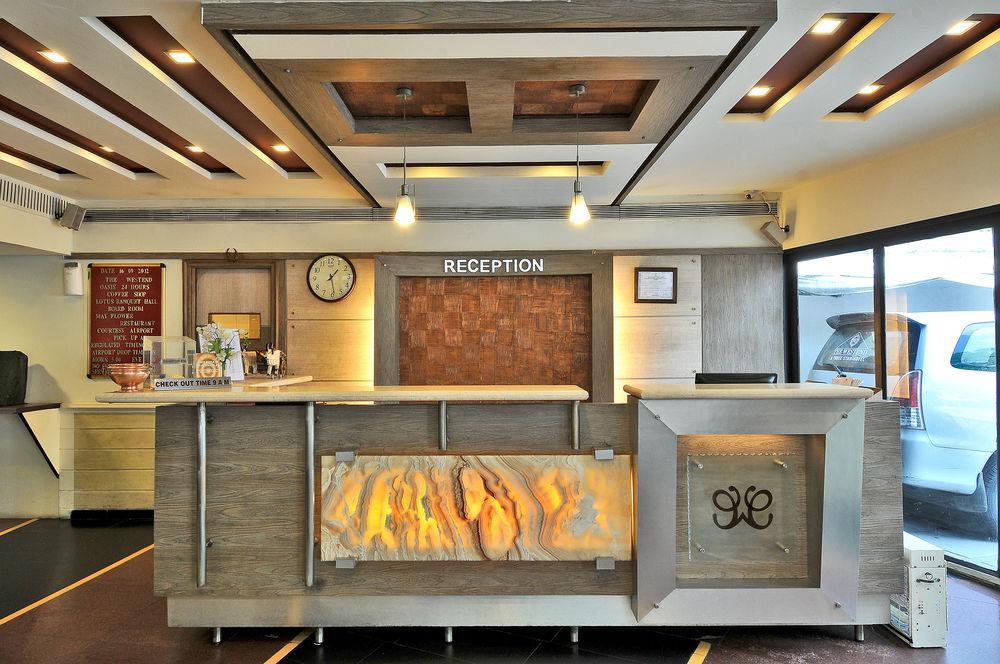 Hotel The Westend Ahmedabad Bagian luar foto