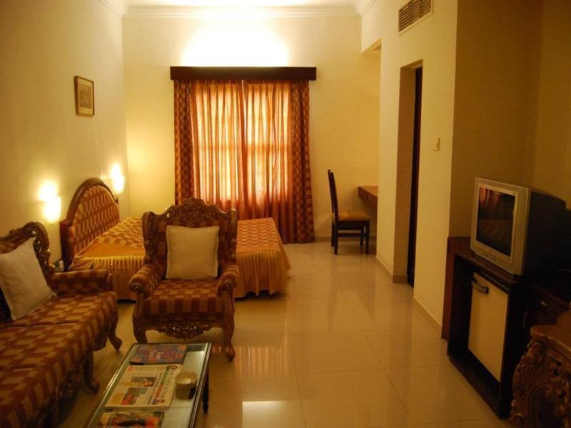 Hotel The Westend Ahmedabad Bagian luar foto