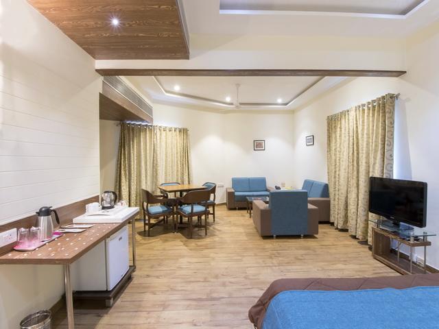 Hotel The Westend Ahmedabad Bagian luar foto