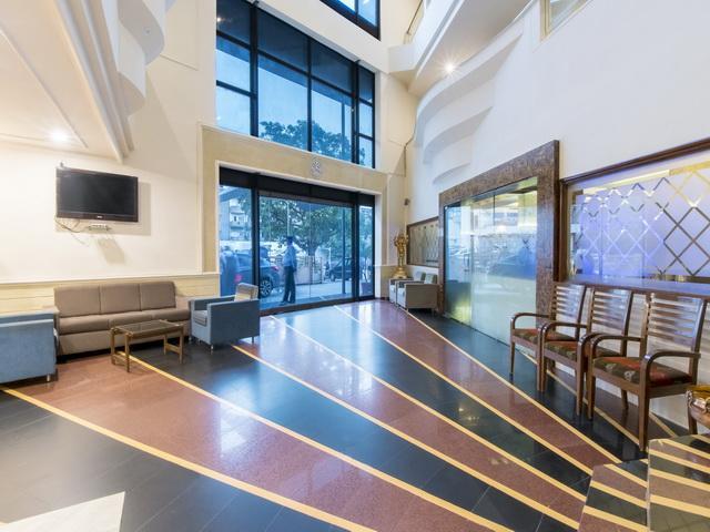 Hotel The Westend Ahmedabad Bagian luar foto