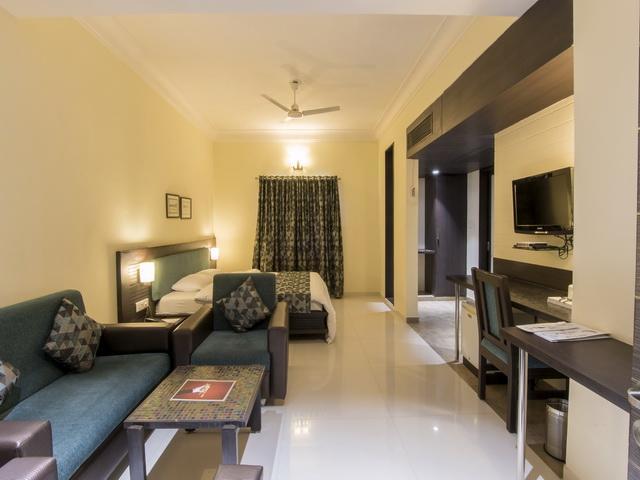 Hotel The Westend Ahmedabad Bagian luar foto