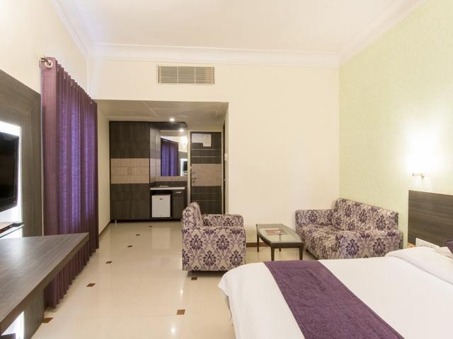 Hotel The Westend Ahmedabad Bagian luar foto