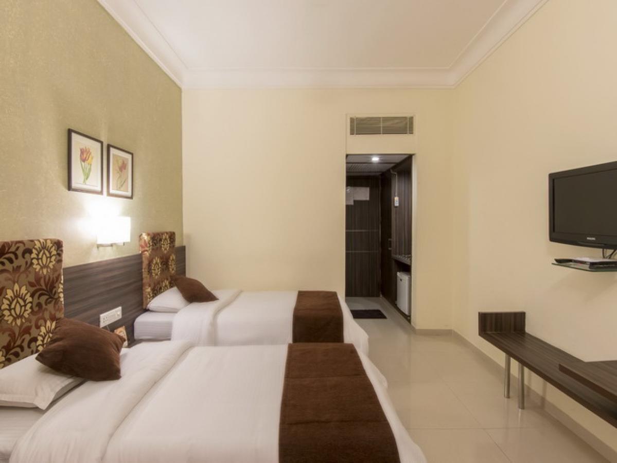 Hotel The Westend Ahmedabad Bagian luar foto