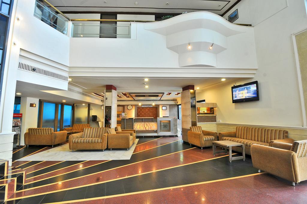 Hotel The Westend Ahmedabad Bagian luar foto